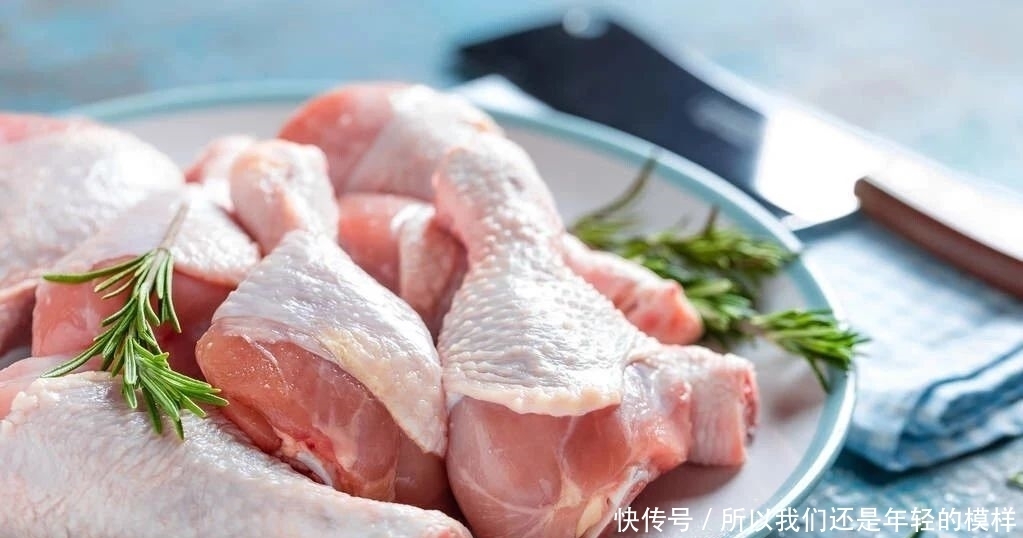 肉质细腻爽滑的手撕鸡,家庭版做法十分简单,味道鲜嫩可口