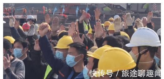 走红|女大学生凭实力走红，拍视频月入70万，“读书无用”再受争议