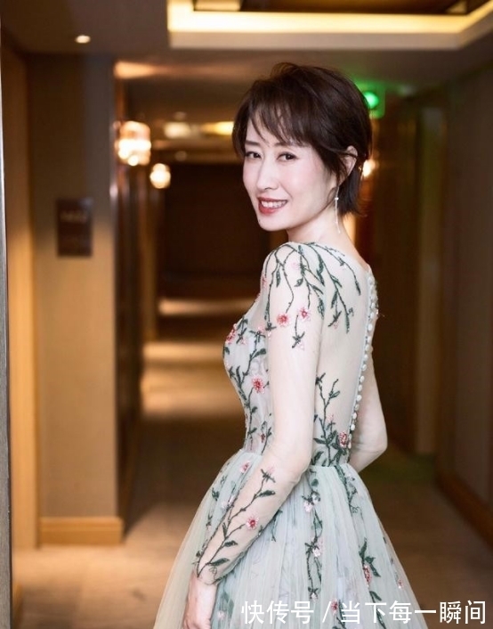 空气刘海 40岁的女人别在头上瞎折腾,这4款有代表性的发型,年轻又时尚!