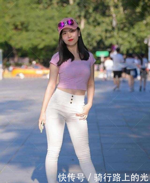 瑜伽裤|“漏斗形”身材的瑜伽裤美女，充满了休闲的气息，气质提升