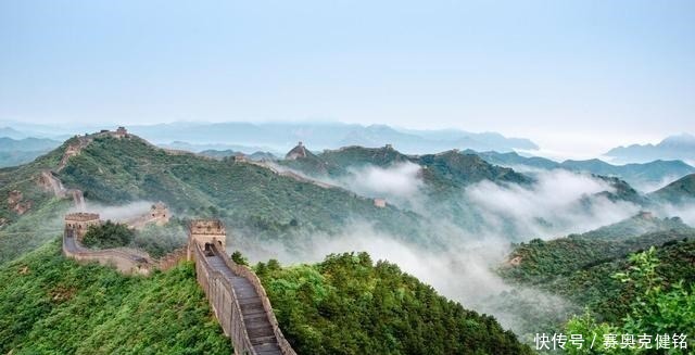 滦平县境内山峦叠嶂，雄伟壮观，远足旅行的好地方