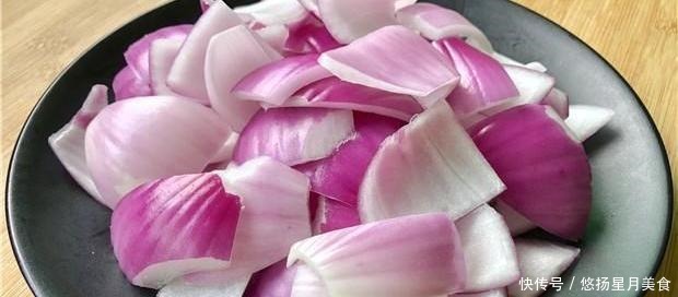 草鱼不要做红烧,淋入一罐啤酒,不加一滴水,出锅汤都喝干净