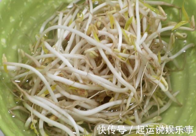 韭苔|春卷这样做超简单，几张豆腐皮一卷一炸，鲜香可口，零食都解决了