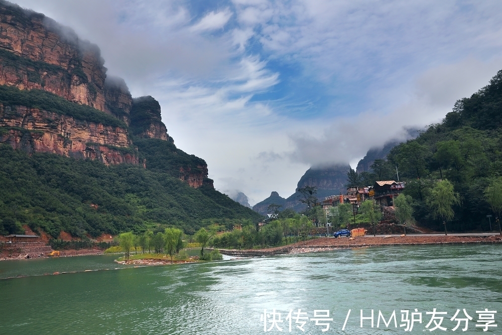 人间仙境|石板岩小镇，倒影青山，烟波浩渺，绘就了一幅人间仙境山水画