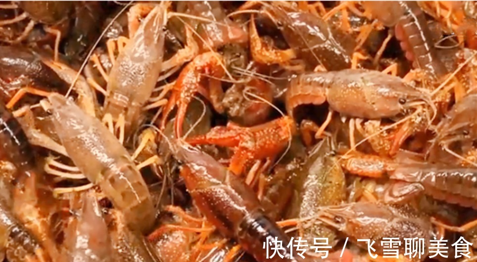 垃圾|小龙虾别直接用清水洗，相当于吃垃圾，教你小技巧，垃圾自动跑光