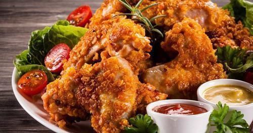 女性不想看起来比同龄人老10岁,要少碰这一“催老剂”,管住嘴