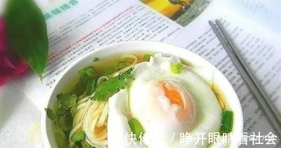 不孝子|越穷的家庭，越喜欢给孩子吃“3碗饭”，不知不觉中教出不孝子