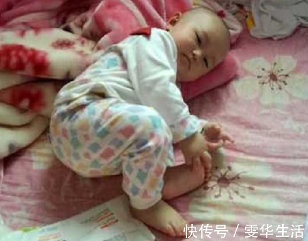 绿豆枕|宝宝睡觉时发生这3种行为,父母要注意了:娃想要睡枕头了!