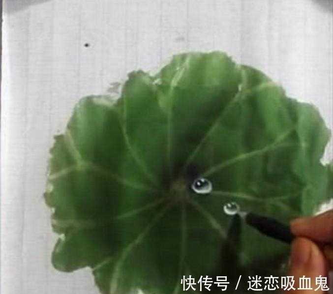 国画!大妈画国画就跟玩似的, 旋转几下毛笔, 一片3D版荷叶就画好了!