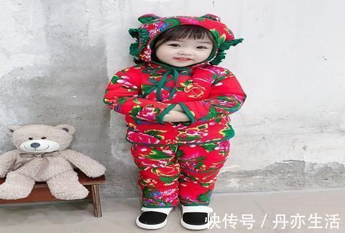 女孩|女孩因一身“好看”的衣服被冷落,格格不入的不是孩子,而是父母