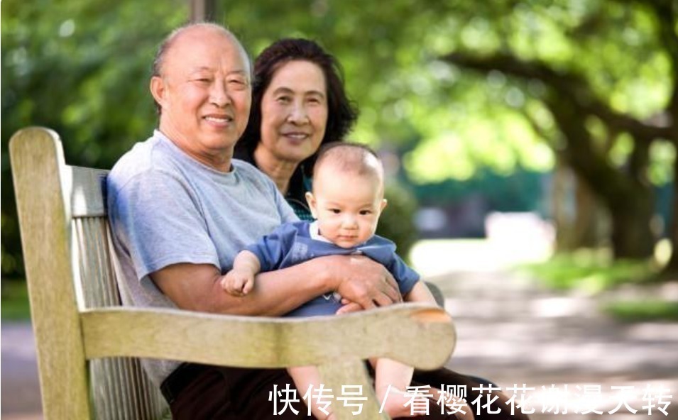学习习惯|老人带娃好不好这三种老人带出的孩子,不仅聪明,情商也很高