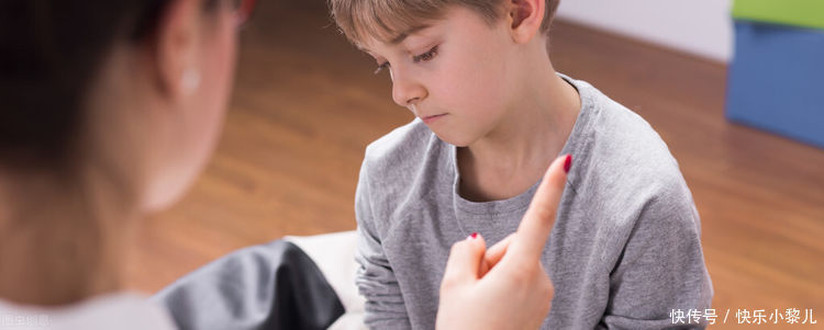 张嘴|比挨打更让孩子害怕的，是父母那张嘴！很多家长伤娃而不自知