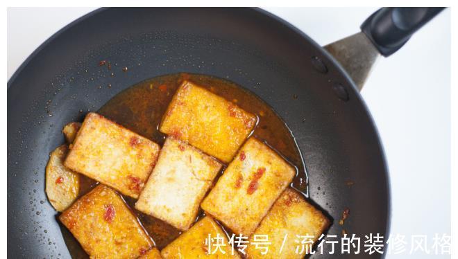 豆腐|豆腐不要直接入锅炒，多加1步骤，豆腐出锅嫩滑爽口，上桌流口水