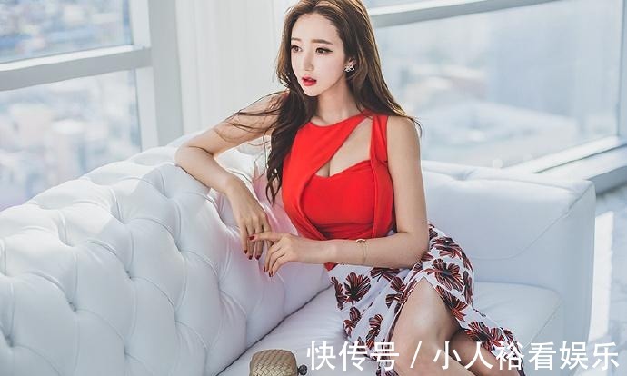 衣服|听说红色的衣服能带来好运，和半身裙搭配太合适了