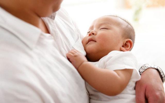 新生儿未满100天,这五个育儿禁区不要碰,不然会伤害到宝宝