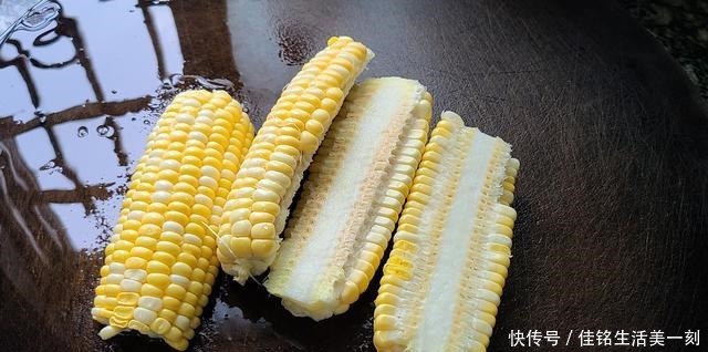 试一下|香喷喷的椒盐玉米,下酒下饭都不错,做法简单又美味,值得一吃