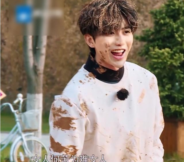 助理 宋雨琦麻袋砸脸baby自己却用手挡惹争议,baby助理发声耐人寻味!