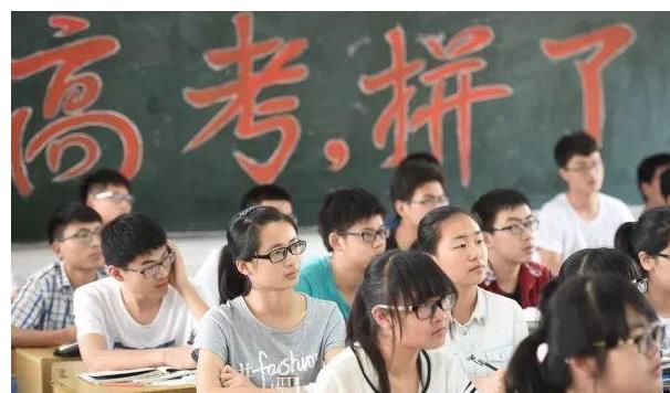 他高考数学零分，作文也任性只写28字，老师看后称：必须破格录取