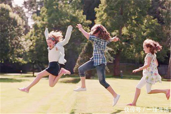 运动|孩子有下列毛病赶紧改,可能会使骨骺线提前闭合,影响娃身高发育