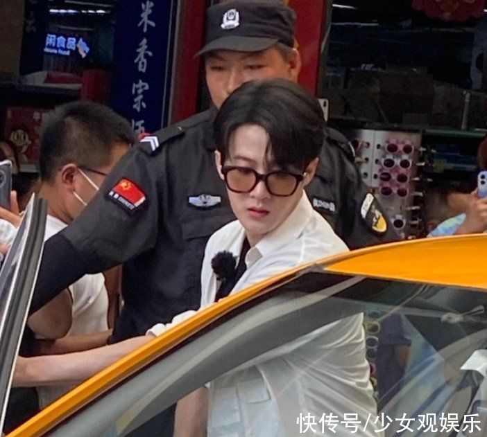 龚俊离开《中餐厅》,檀健次补位当厨师,导演组邀请对人了