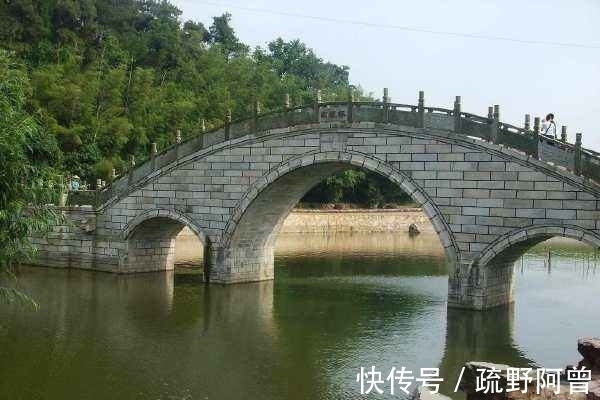 郑板桥$郑板桥给老师改诗,皇帝给大臣改诗,谁锦上添花、谁狗尾续貂?