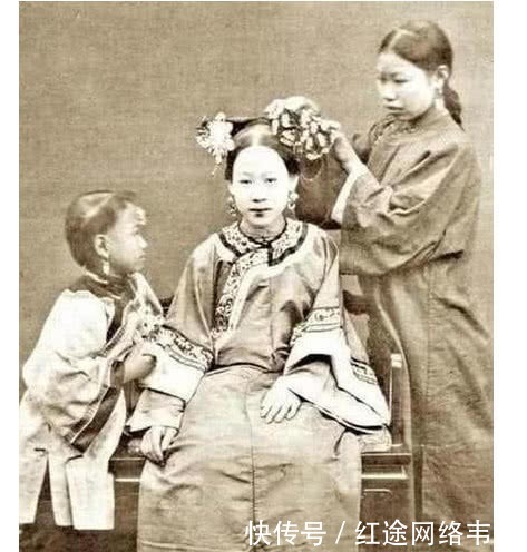 美的|晚清老照片:被洋人搂在怀里的青楼女子,图4简直美的不可方物