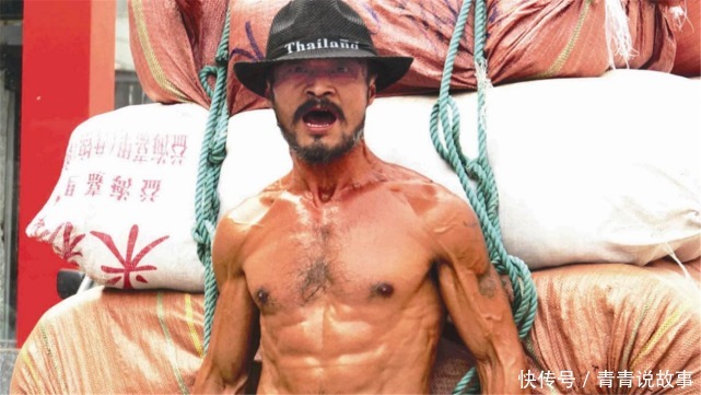 为供两个女儿上大学,板车哥每天拉5000斤