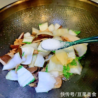 #东古家味美食#白菜帮炒肉