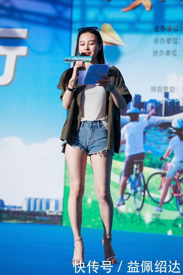 街拍:端庄优雅的女人,走在街上就是一道风景线