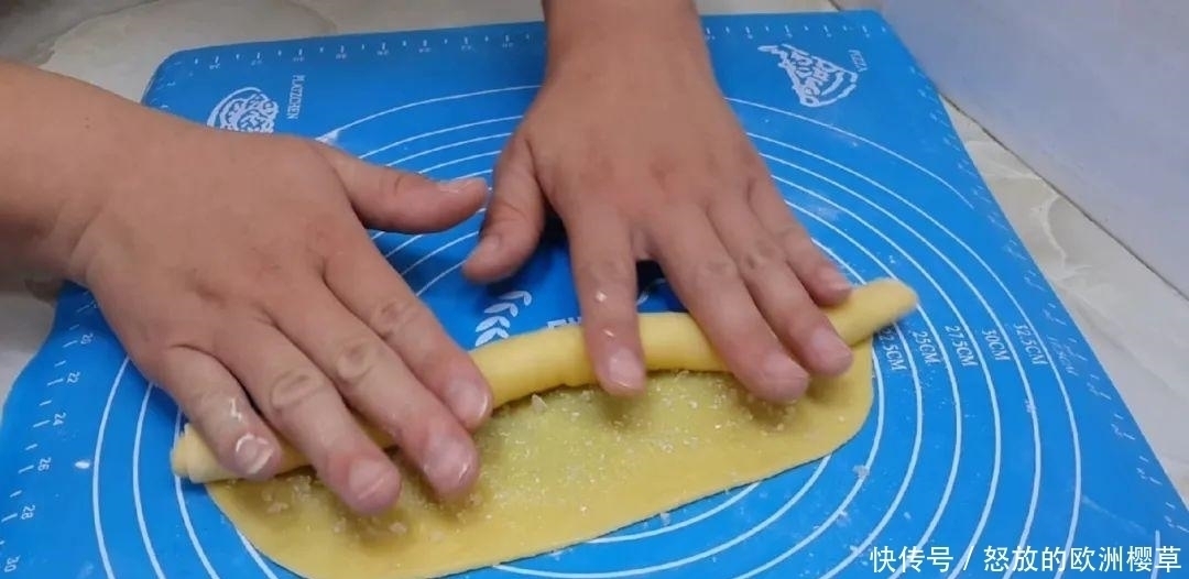好吃|面包这样做才好吃,加4个鸡蛋,比蛋糕简单好吃,没烤箱也能成功