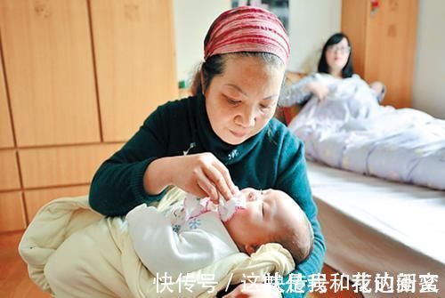 刘一|产妇出院回家,由谁抱孩子更好?专家:四个候选人+两大候选条件