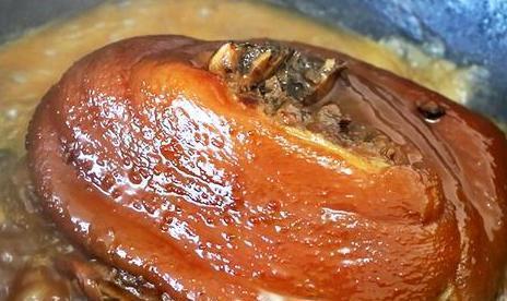 80岁爷爷将“酱肘子”秘方传给我，记住这5步，又香又烂不油腻