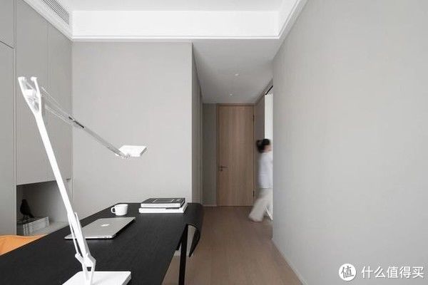 楼梯|她家客厅太好看了，一进门就被美到，喜欢这样简单不花哨的装修