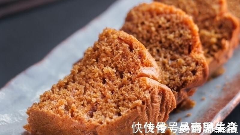 想吃马拉糕,不用去茶楼了,教你自己做,蓬松柔软,不沾刀不粘牙