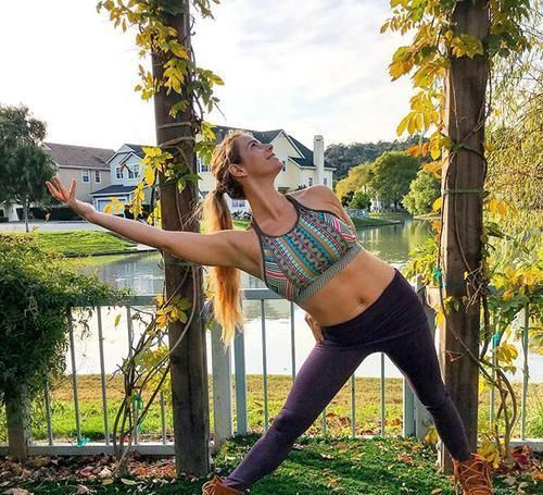 体式|瑜伽女人怎么找感觉?7个体式深度感受身体律动