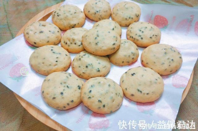 鸡蛋这样做，孩子太喜欢吃了，无水无油无添加，口感又香又脆