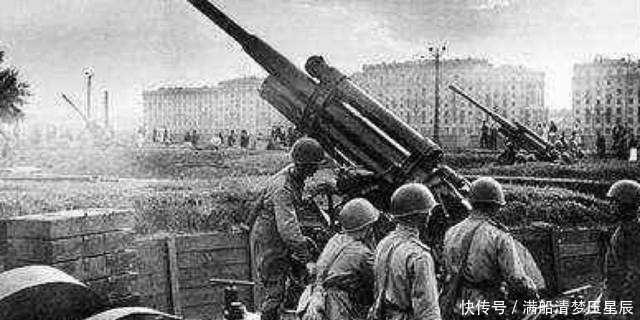 倾泻|柏林会战到底有多残酷?半小时倾泻2450车皮炮弹,坚固防线被撕开