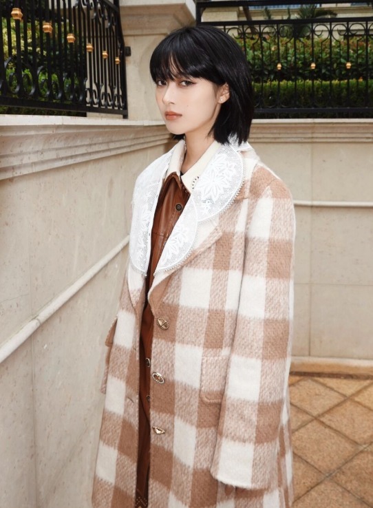 半身裙 2021年超火的“格纹外套”,分分钟穿出高级感,这样搭保暖还好看