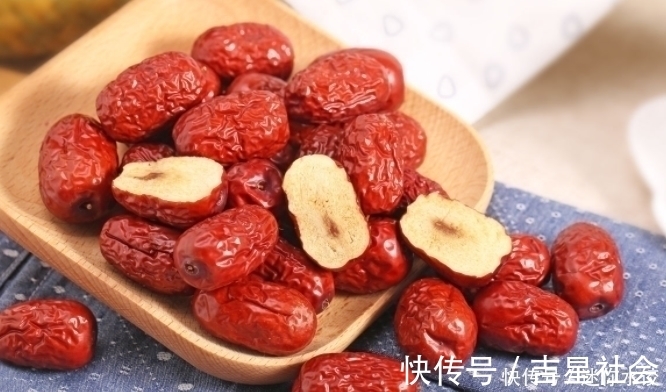 好处|晚上睡前吃几颗红枣,连吃一周,3个好处不请自来,谁吃谁受益