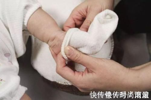 孩子|朋友送来二手童装,被宝妈偷偷扔进垃圾桶,网友:绝交吧