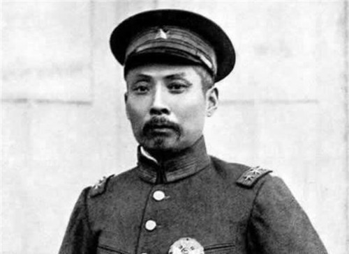 段式巽$他把儿子送小姨家小住,15天后去接,结果被小姨改了姓氏,不还了