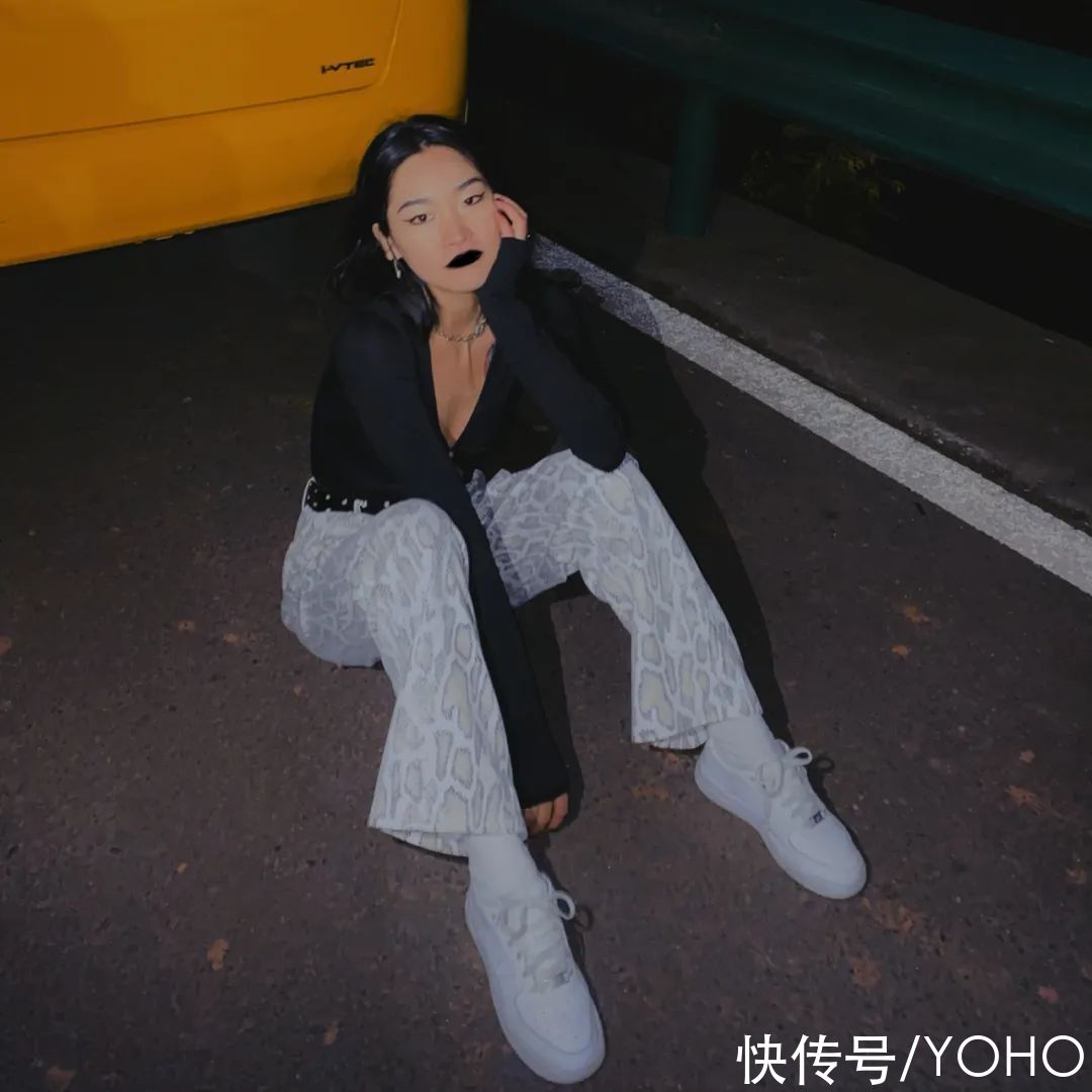 r girls SNKR Girls送礼丨黑丝、网袜是冬天的“流量密码”？这期球鞋辣妹告诉你冬天也能性感起来！12.13-12.19