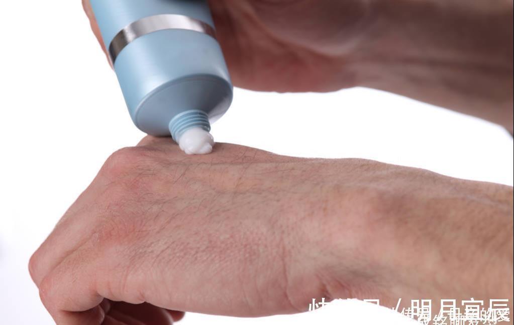 染发|头发染什么颜色,过敏风险最小?做好皮肤测试,才能放心染发