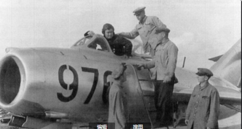 时刻|蒋介石专机被37架日军战机跟踪,危险时刻天空出现一物,逃过此劫