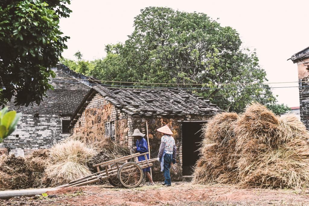 乡村|穿红裙到乡村旅游，吓得村民一哆嗦，这座百年村庄其实时光静好