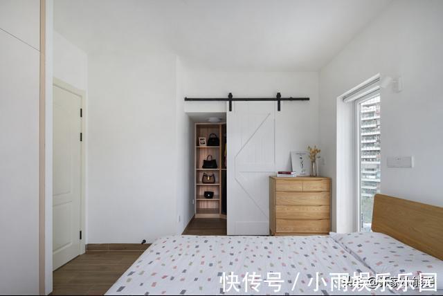 极简|看了他家才知道,全屋刮大白,没安装吊顶不做电视墙,极简又耐看