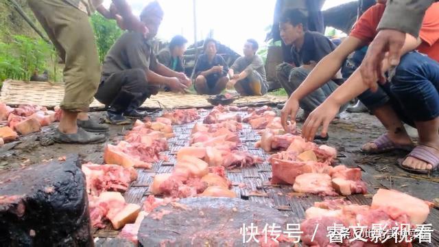 尼泊尔|尼泊尔山区村民杀猪，请全村人过来吃杀猪菜，贫困母亲也过来买肉