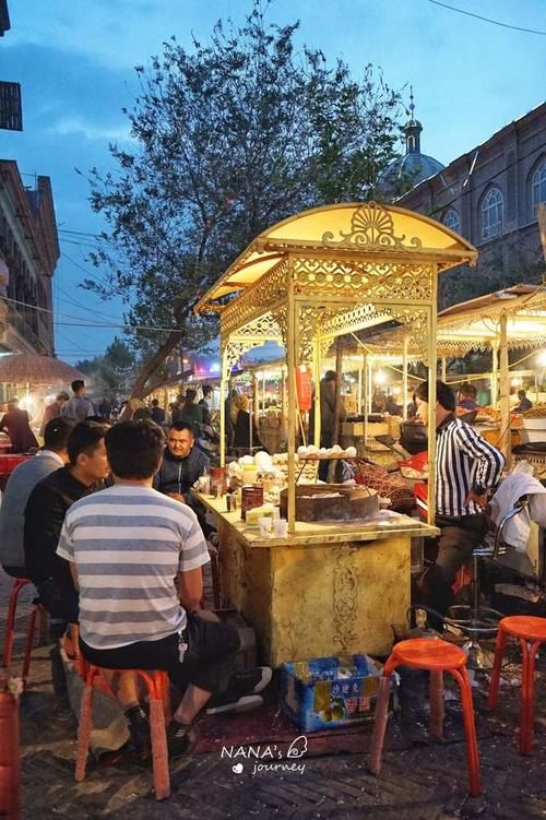  南疆的这个夜市，汇聚各种当地美食，非常有生活的气味