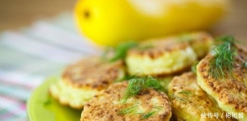 拿来|西葫芦,可别拿来炒啦,试试这做法,焦香松脆,清甜开胃做法简单