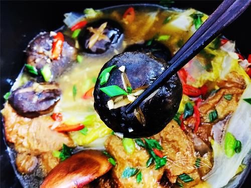 实惠|天冷了,最喜欢砂锅炖白菜,不加猪肉也很好吃,美味又实惠